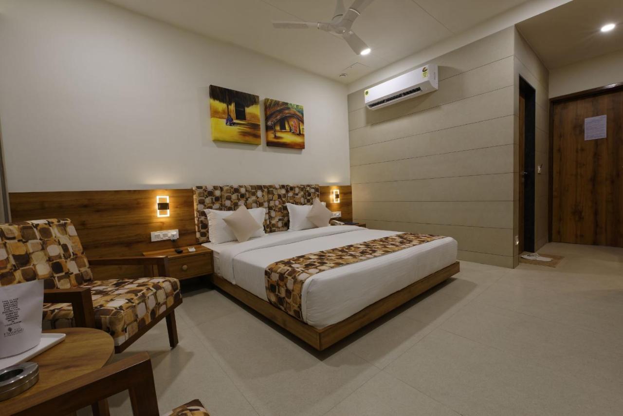 Hotel Flourish International Ahmedabad Eksteriør billede
