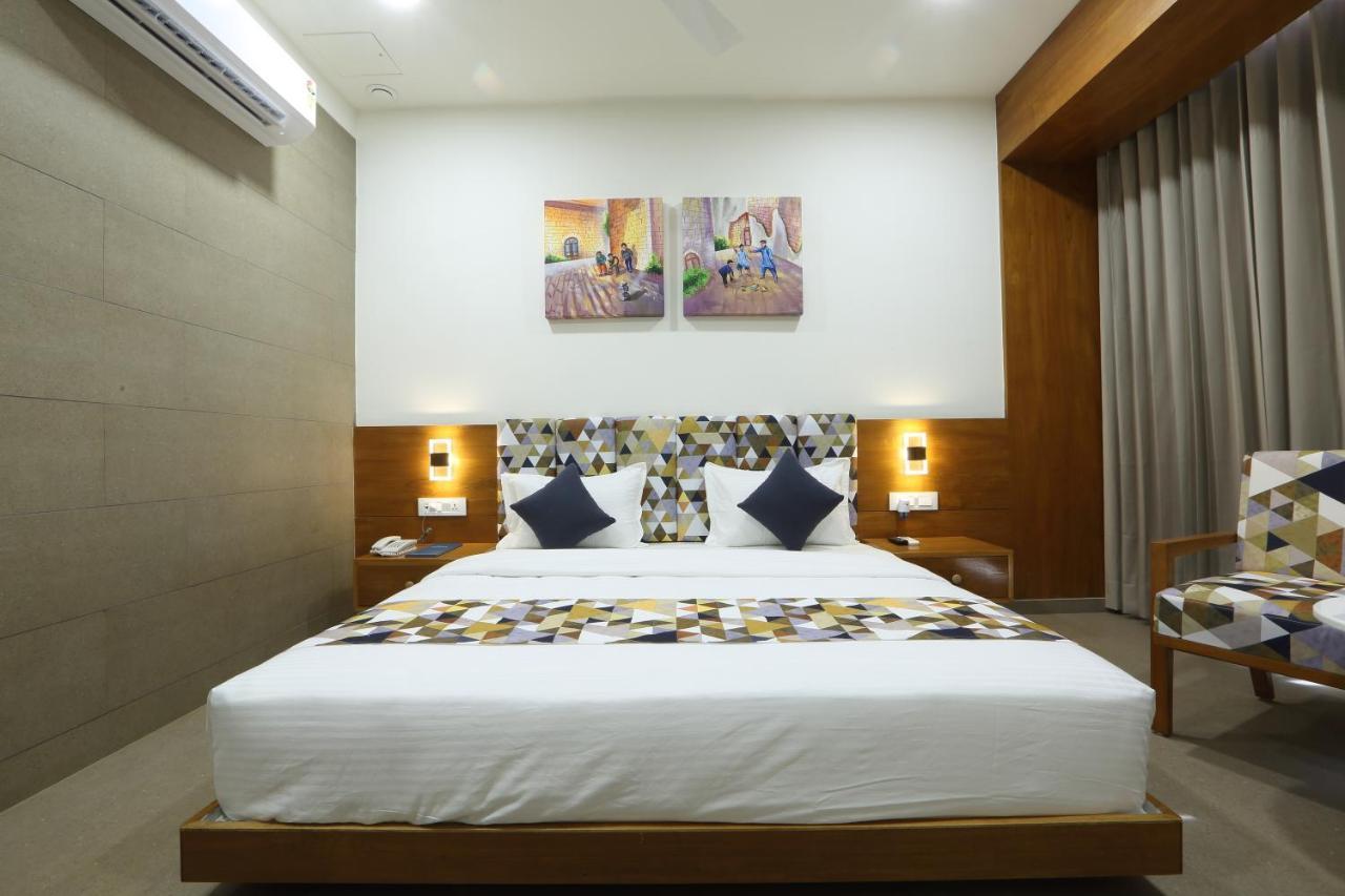 Hotel Flourish International Ahmedabad Eksteriør billede